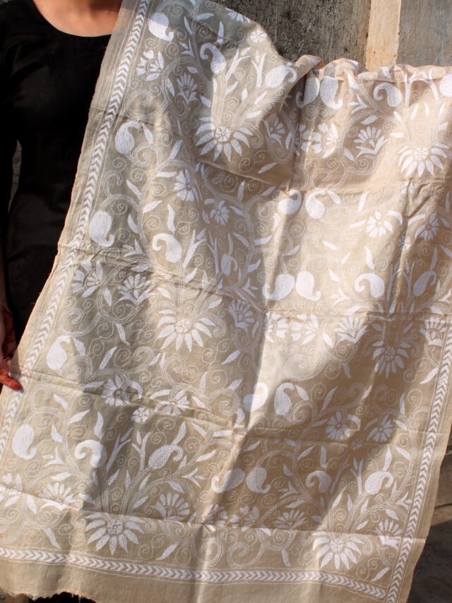 Beige-kanthawork-tussar-silk-dupatta