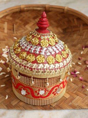 Golden-and-red-lacework-medium-wooden-sindoor-dani