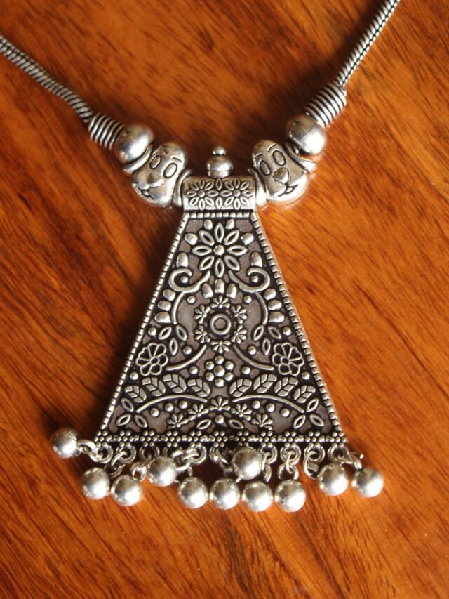 Oxidized-Silver-Finish-Vintage-Hand-Crafted-Necklace