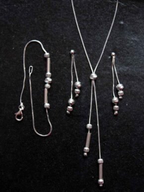 Silver-necklace-earrings-bracelet-set
