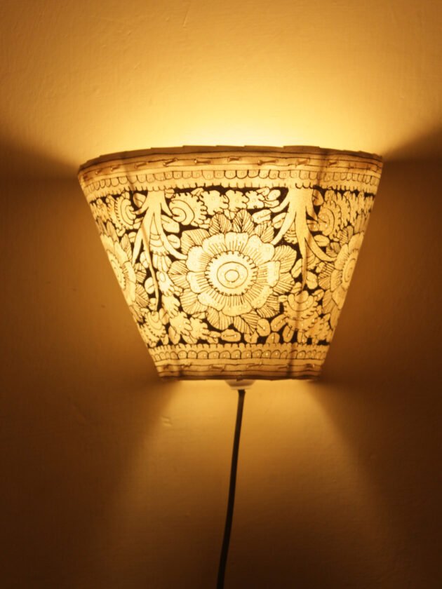 black-and-white-leather-wall-lamp