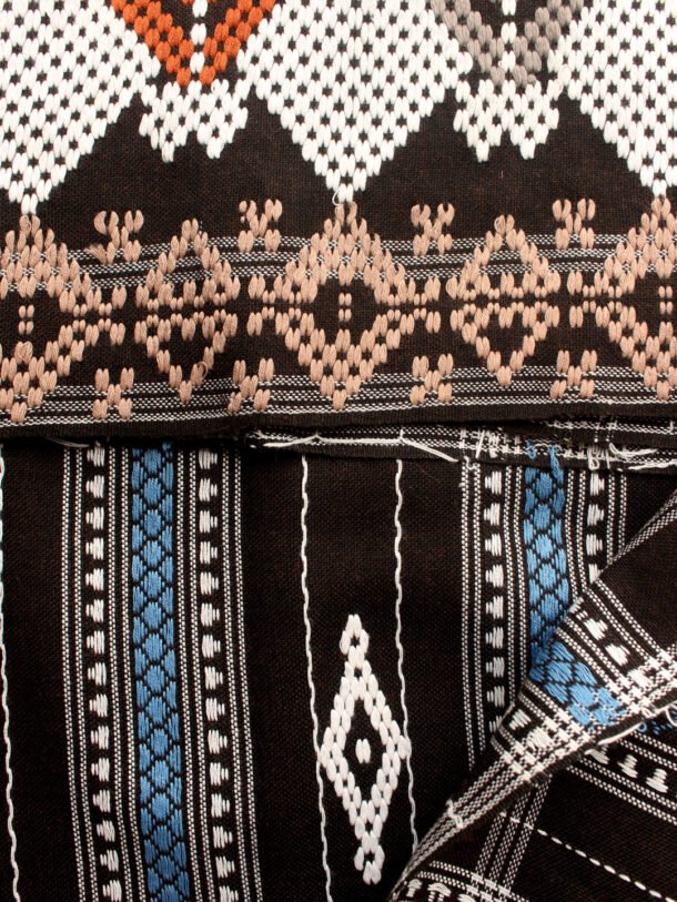 black-and-white-loom-woven-cotton-chadar
