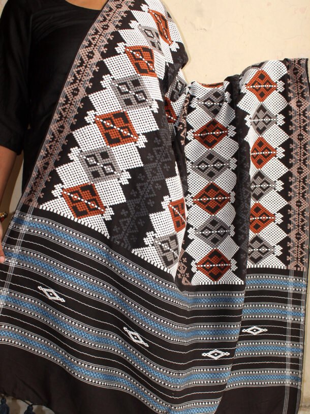 black-and-white-loom-woven-cotton-shawls