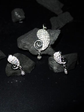 conch-shape silver and zircon earrings pendant set
