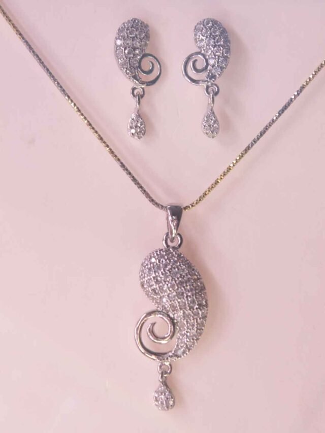 conch-shaped-pure-silver-and-zircon-earrings
