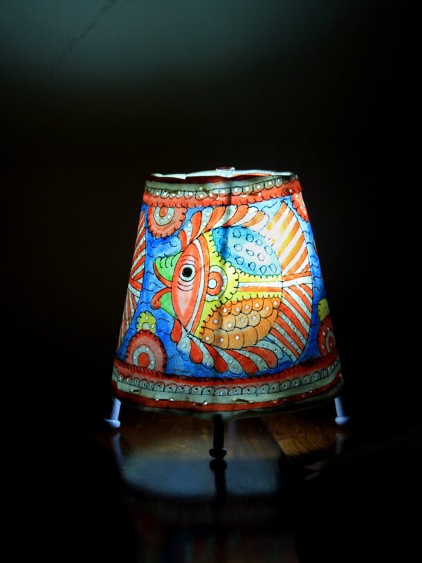 fish-painted-small-tholu-bommalata-table-lamp