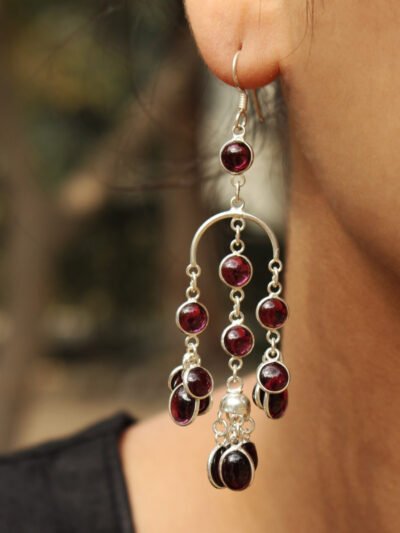 garnet-silver-dangle-earrings