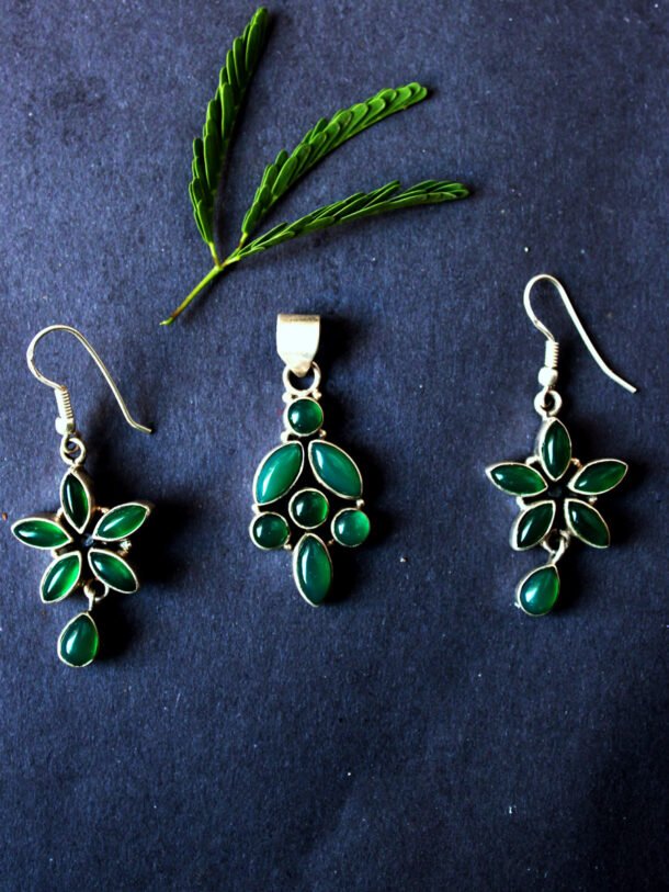 jade-silver-pendant-set