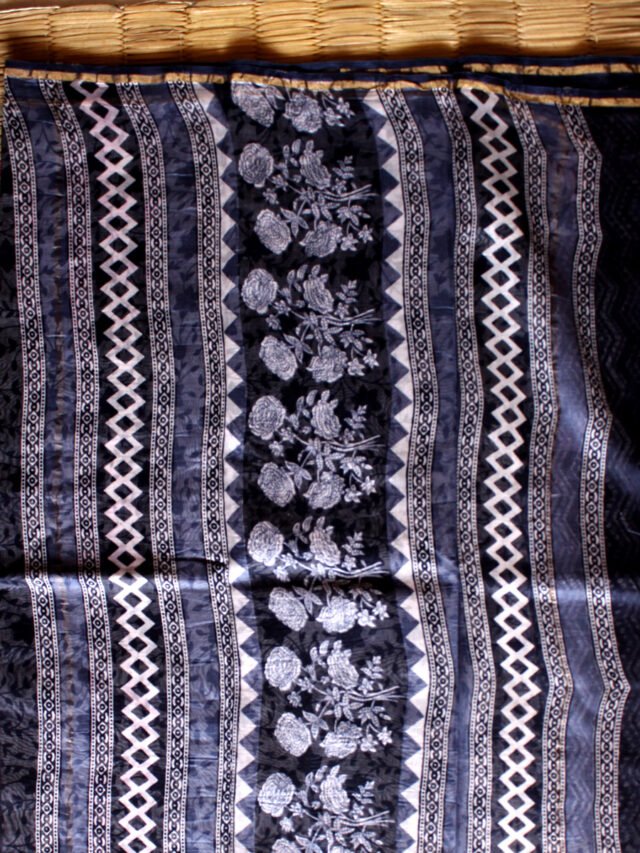 rose-palla-dabu-indigo-chanderi-saree