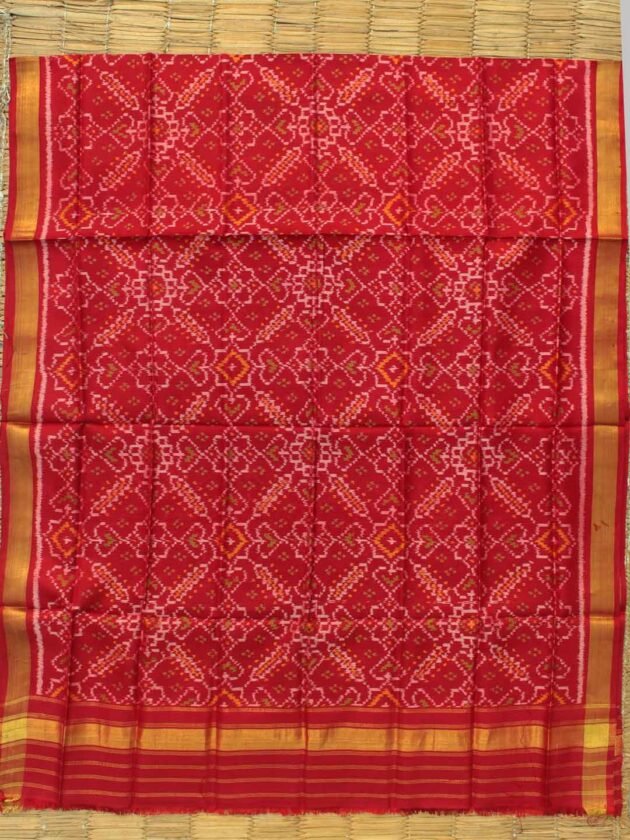 Green-white-and-Red-handwoven-patan-patola-dupatta