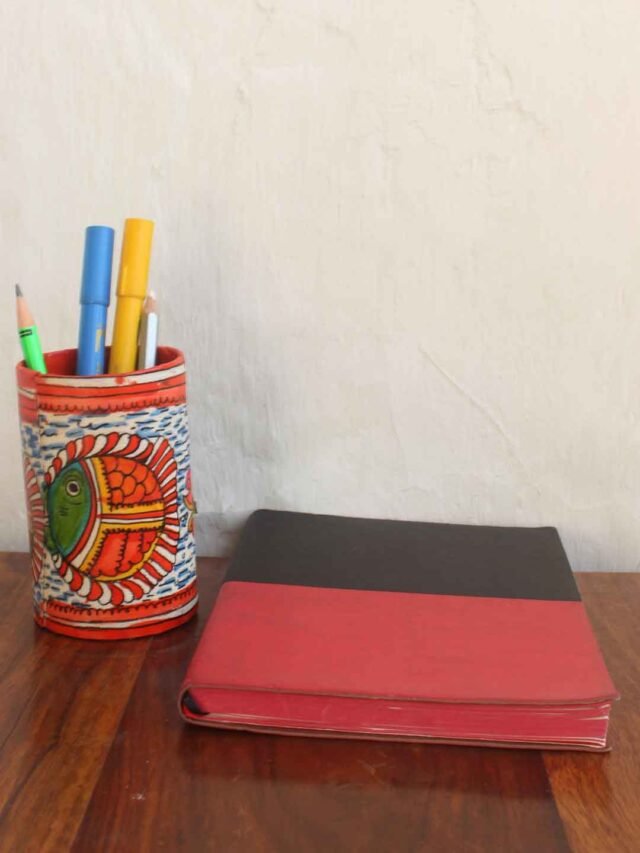 Fishes-tholu-Bommalata-pen-holder