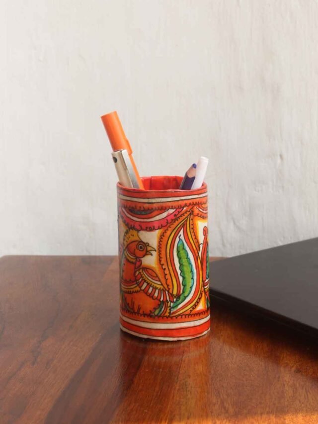 Tholu-bommalata-peacocks-pen-holder