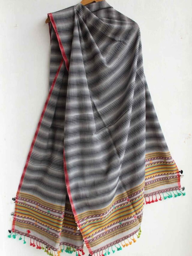Black-and-white-bhujodi--kala-cotton-dupatta