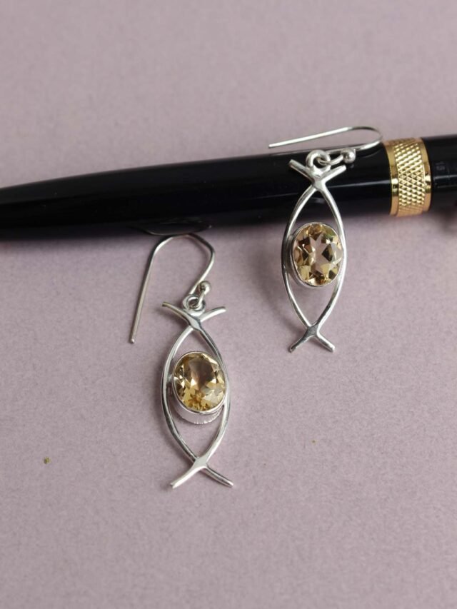 Silver-topaz,-dangle-earrings
