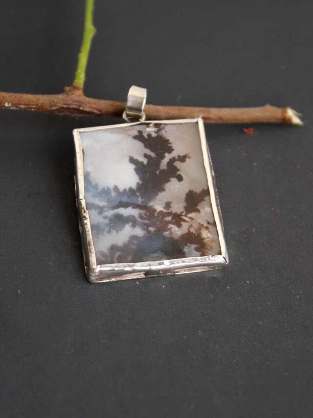 Black-moss--Dendritic-agate-silver-pendant