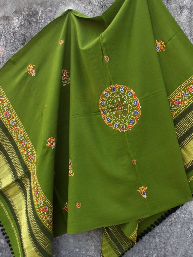 Juniper-green-Ahir-Handembroidered-woolen-Shawl