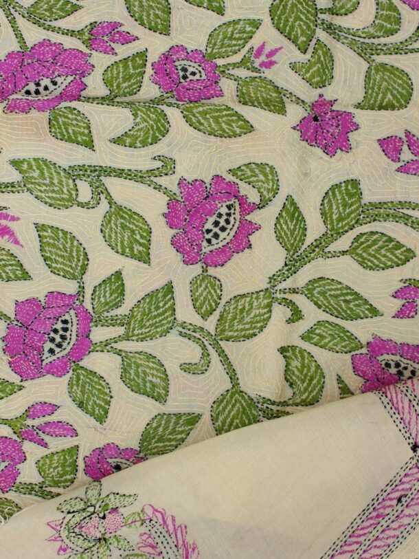 Lotus-kantha embroiderd Tasar-silk-dupatta
