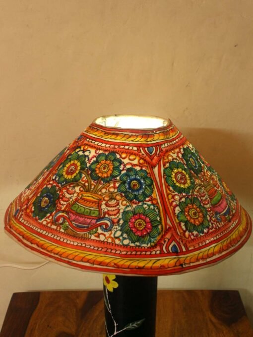 Flowers,-round-leather-lamp-shade