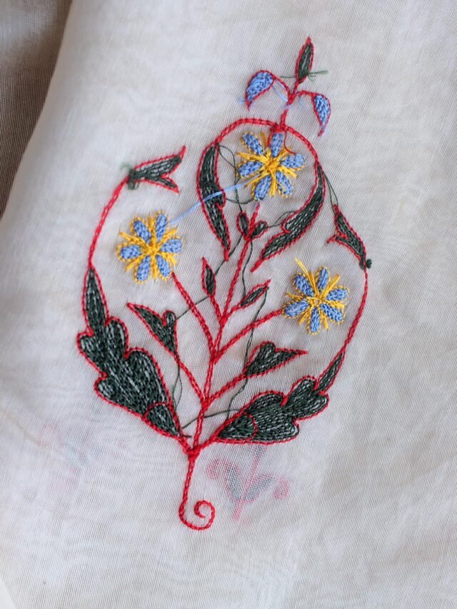 mochi-bharat-handembroidered-dupatta