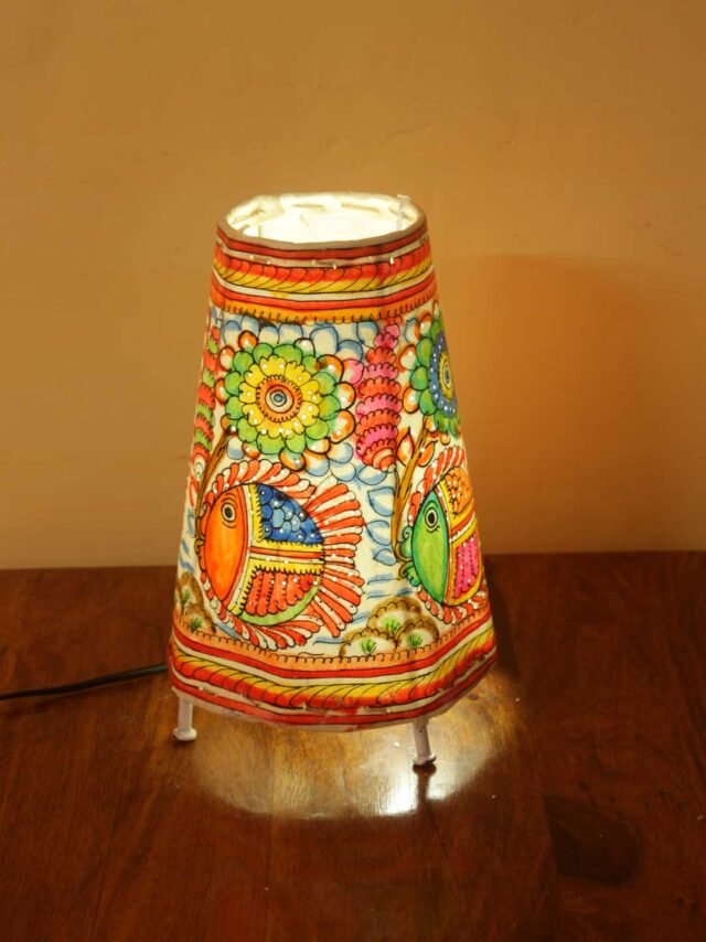 Small-fishes-Medium-Tholu-Bommalata-Table-lamp