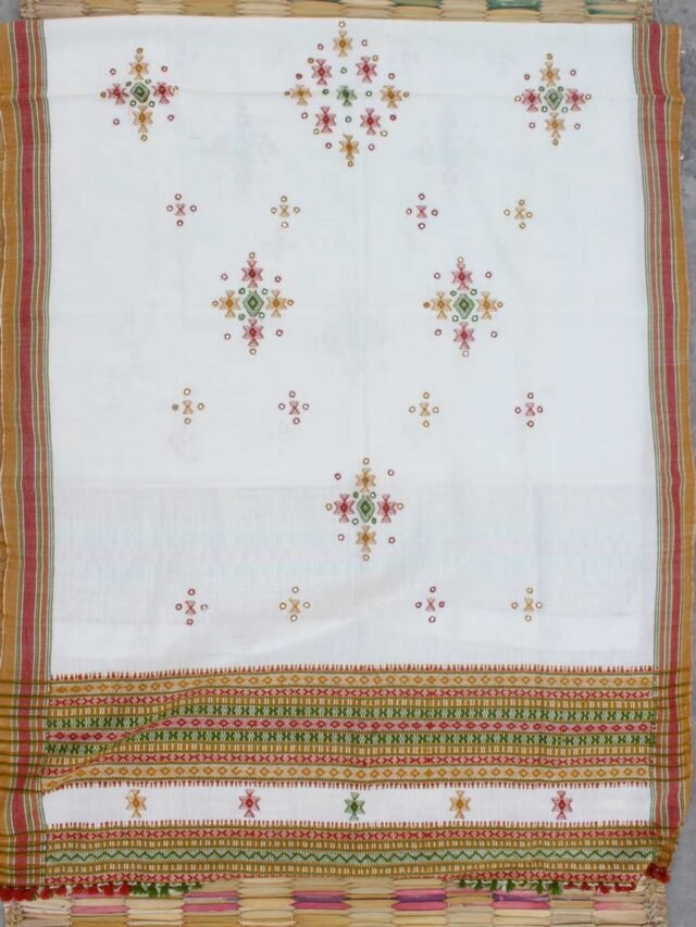 off-white-Bhujodi-mirrorwork-handwoven-Shawl