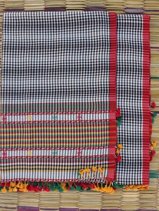 white-and-black-chequered-bhuj-kala-cotton-wrap