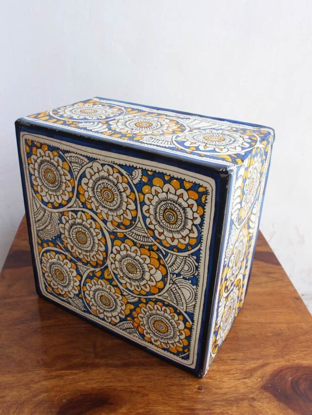 Blue,-yellow-white--floral-Leather-square-wall-lamp