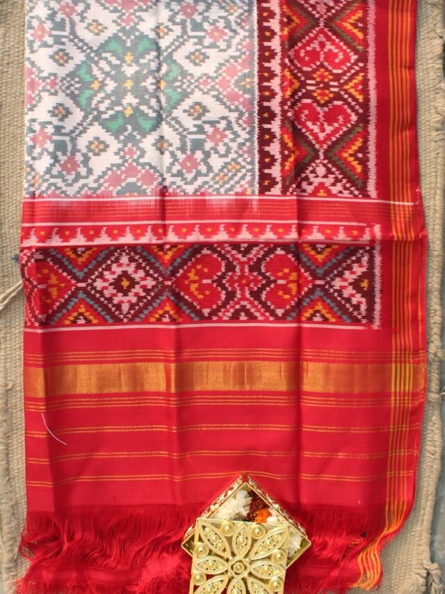 Red-and-white-semi-double-Patola-silk-dupatta