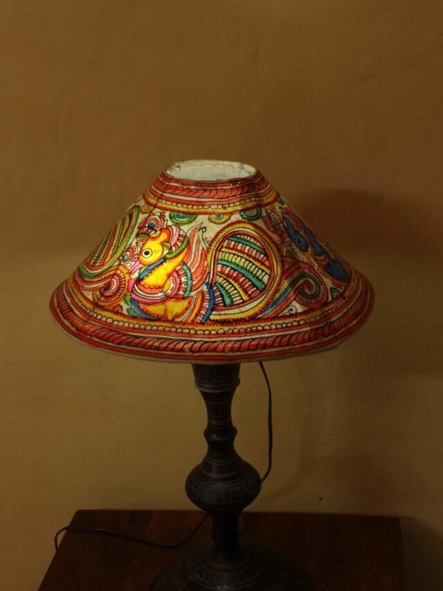 Peacock-floral-tholu-bommalata-table-lamp Shilphaat