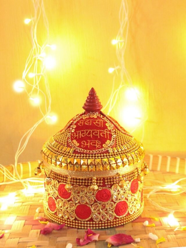 Golden-and-red-wood-Sinhora at Shilphaat.com