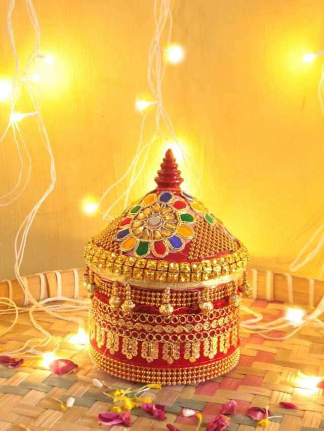 Sequins-red-lace-wooden-Sindur-box-Shilphaat