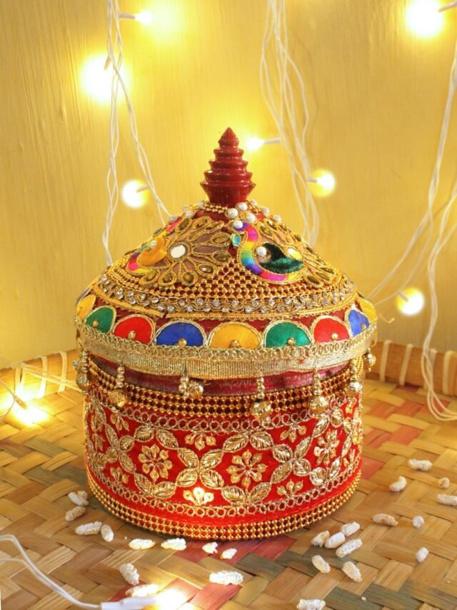 Golden-Zari-red-lace-wood-Sindhora at Shilphaat.com