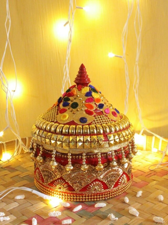 Sequins-red-velvet-lace wooden-Sindhora at Shilphaat.com
