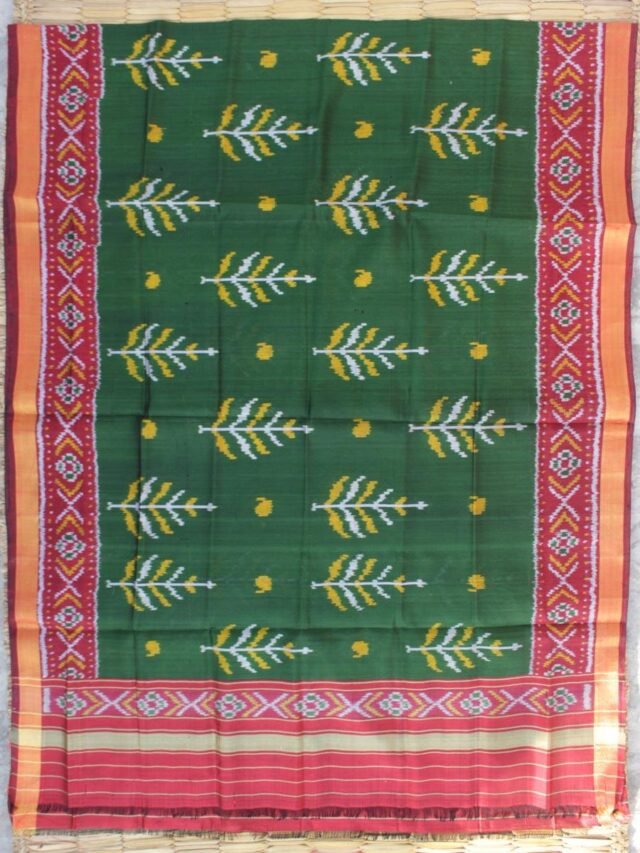 Red-and-Green-handwoven-Patola-silk-dupatta at Shilphaat.com
