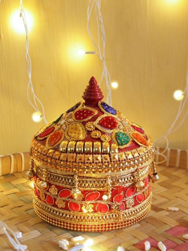 Red-and-golden-wooden-Sindhora at Shilphaat.com