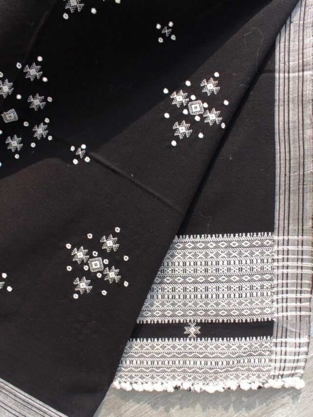 Black-and-White choumak-kutch-woolen-shawl at Shilphaat.com