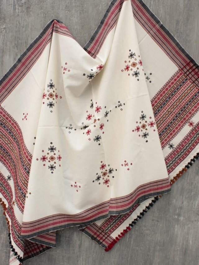 Red,-Black,-White-choumak-Bhujodi-woolen-shawl at Shilphaat.com