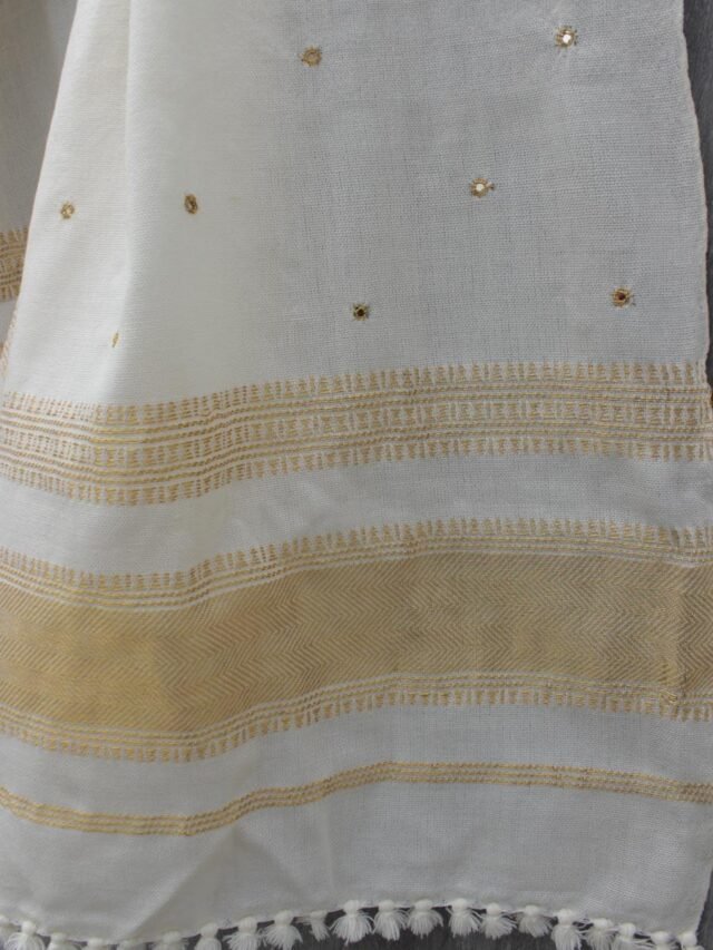 Cream-white-and-golden-woolen-shawl Shilphaat.com