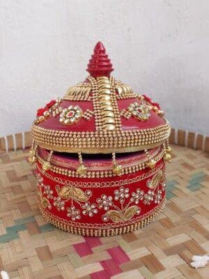 Red-Roses-and-zari-lace-wooden-wedding-Sinhora at Shilphaat.com