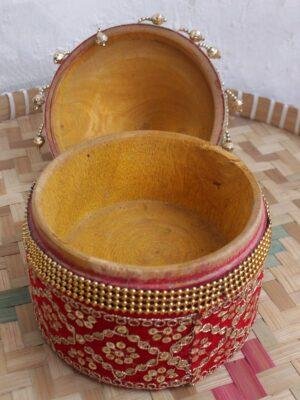 Red-and-golden-lace-Big-wedding-Sindur-dani