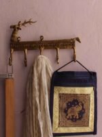 Reindeer Figurine 5 hook Brass Hanger - Image 2