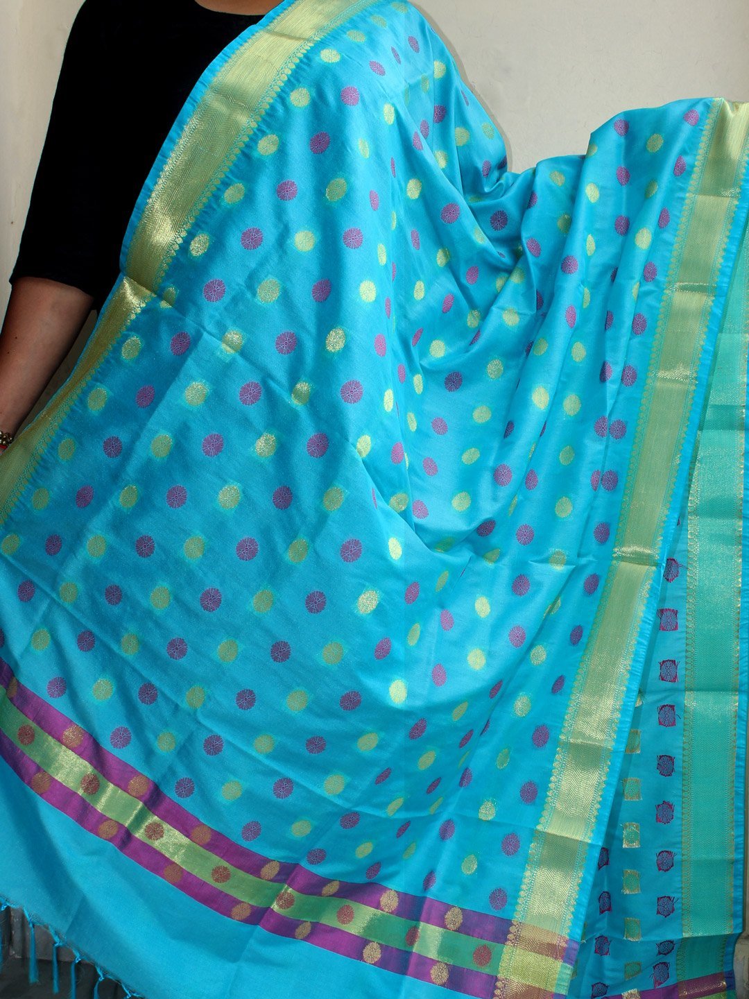 Cyan-Blue-and-Pink-Banarasi-dupatta.jpg Cyan-Blue and magenta Banarasi Dupatta - Image 1