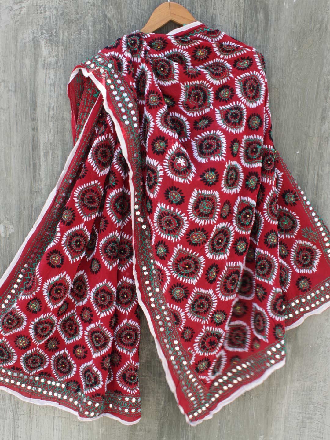 Maroon-Red-georgette-phulkari-dupatta.jpg Black and white fulkari on Red georgette dupatta - Image 1