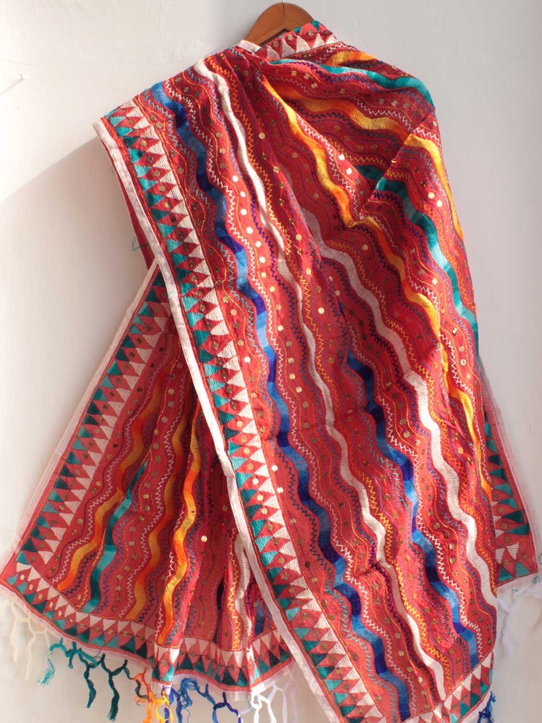 Red-zig-zag-phulkari-dupatta-Shilphaat.jpg Red zig zag Fulkari dupatta - Image 1
