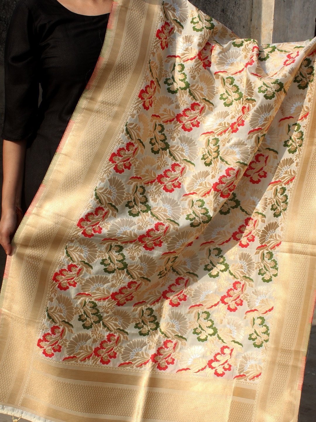 White-art-silk-kimkwab-Banarasi-Dupatta.jpg White Art-Katan-Silk Kimkwab Banarasi Dupatta - Image 1