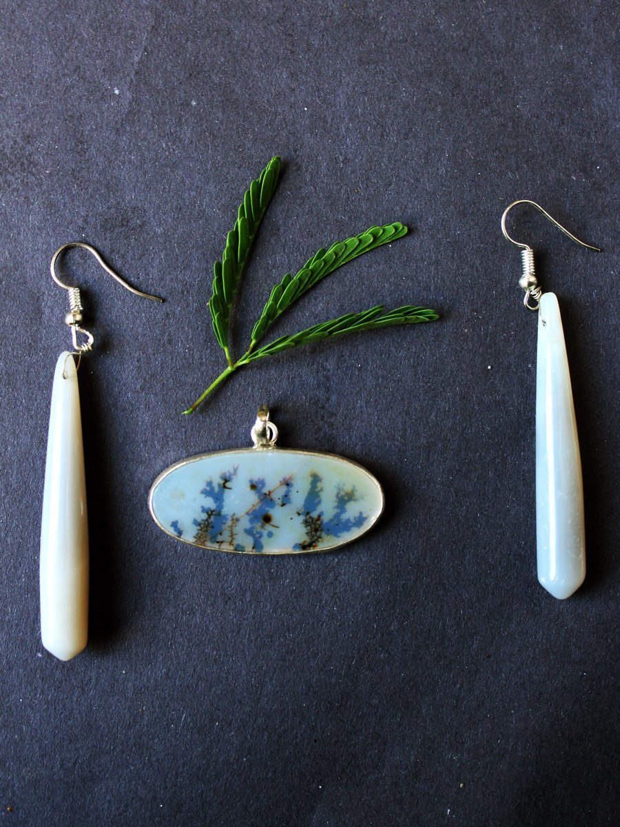 agate-pendant-white-agate-silver-earrings.jpg Landscape Dendritic Agate Pendant Set - Image 1
