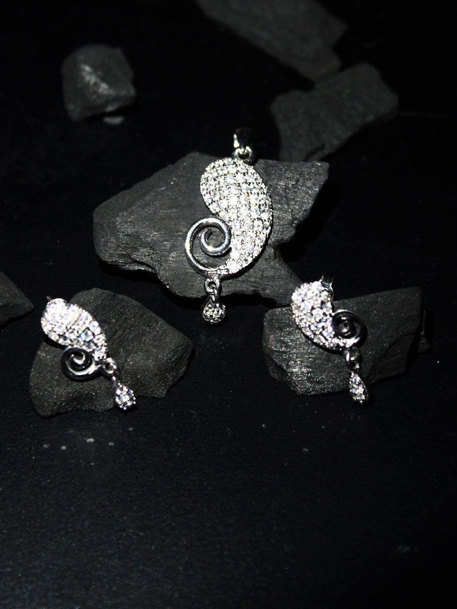 conch-shape-silver-and-zircon-earrings-pendant-set.jpg Conch Shape Zircon-Silver Pendant Earrings Set - Image 1