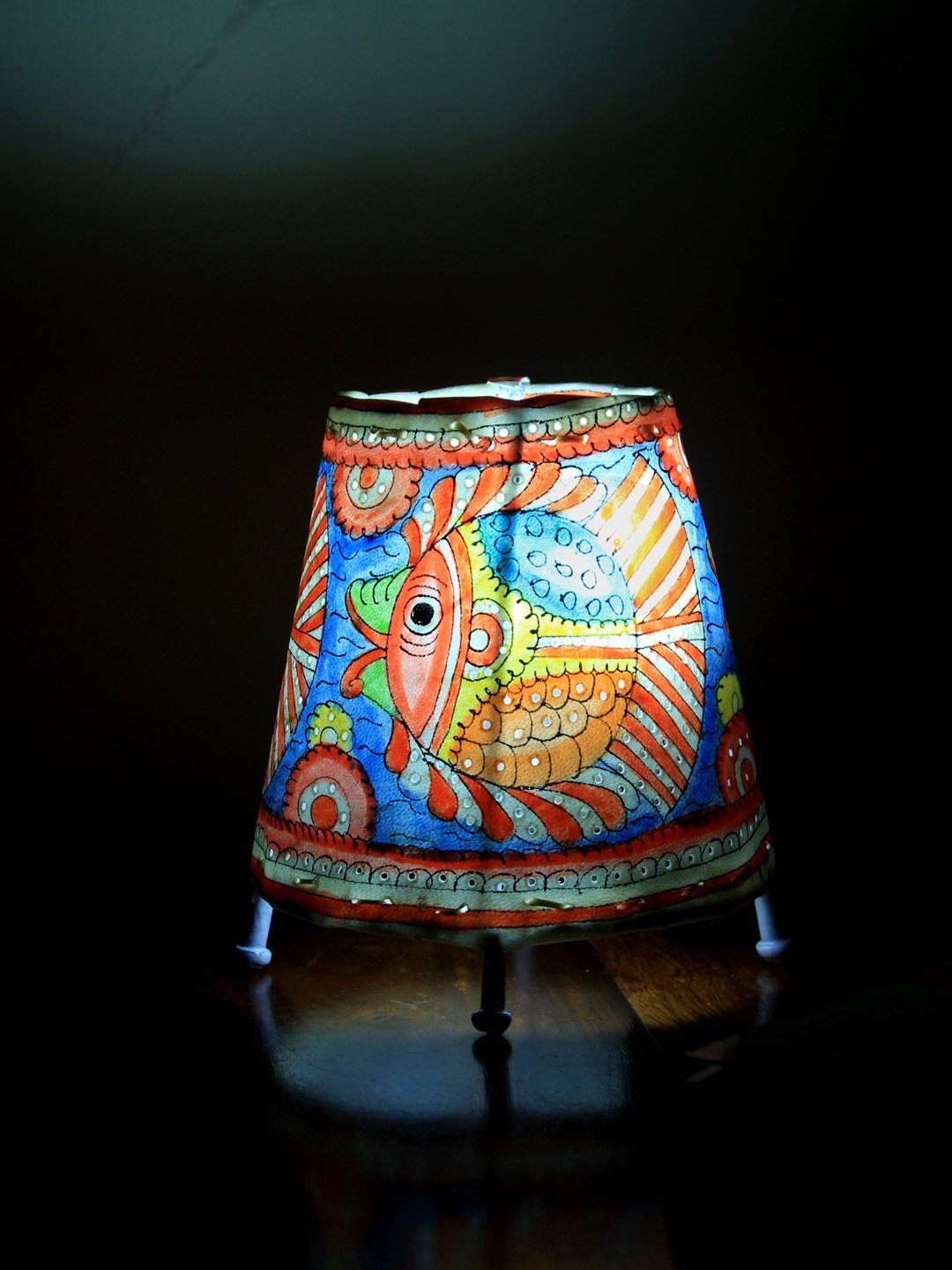 fish-painted-small-tholu-bommalata-table-lamp.jpg Fish painted Small Tholu Bommalata Table Lamp - Image 1