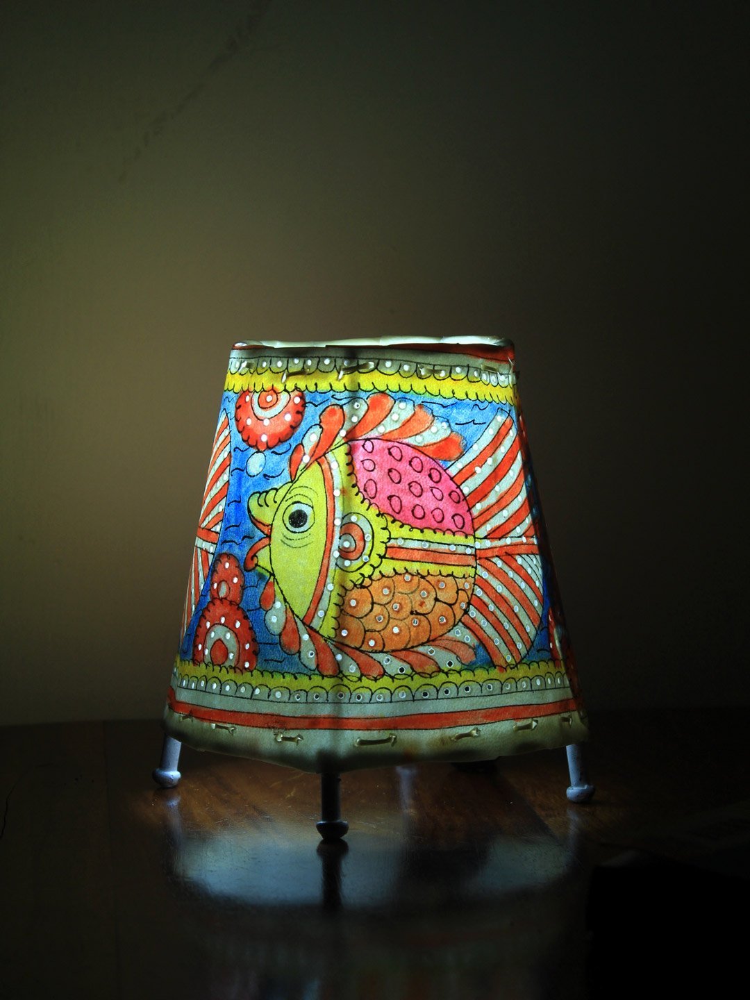 fish-painted-tholu-bommalata-small-table-lamp.jpg Fish painted Tholu Bommalata small Table Lamp - Image 1