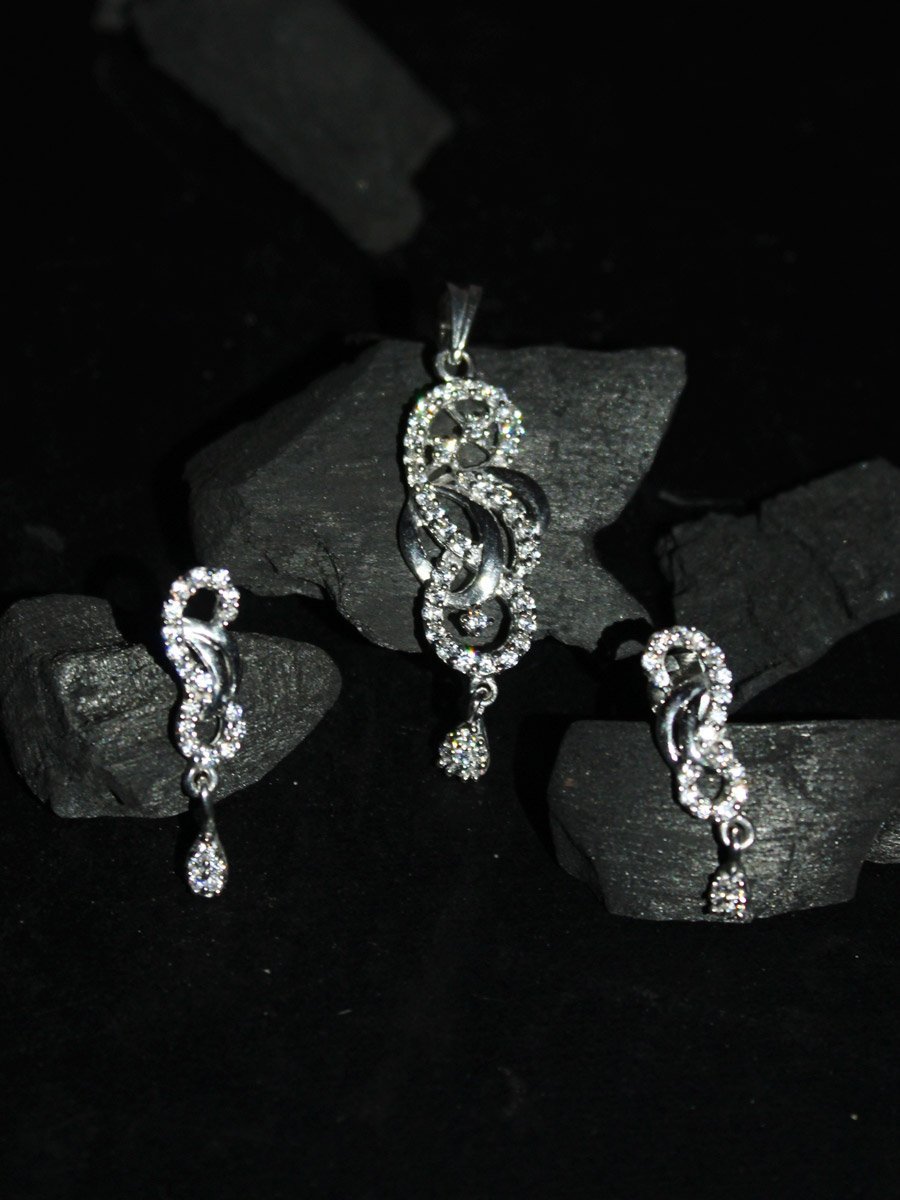 zircon-fitter-pure-silver-earrings-pendant-set.jpg Zircon fitted Silver Pendant- Earrings Set - Image 1